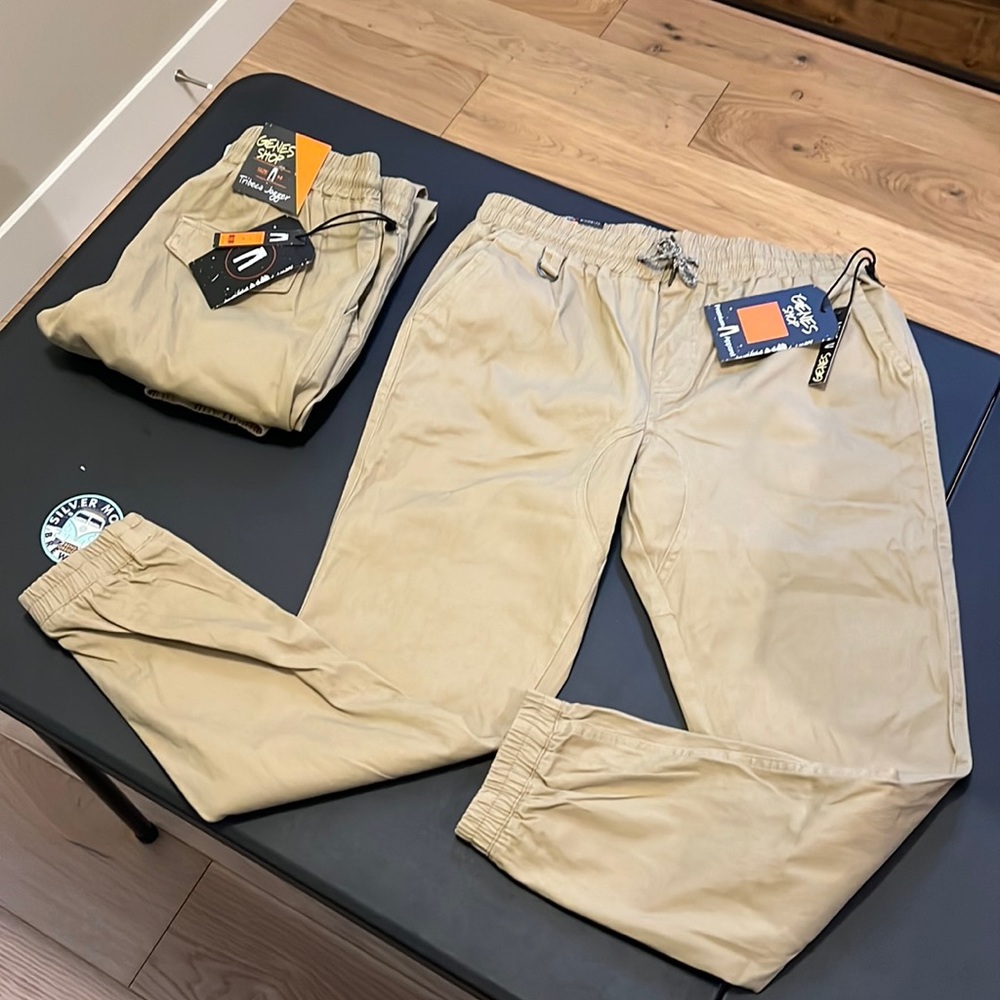 Genes Shop Premium Tribeca Jogger in Khaki